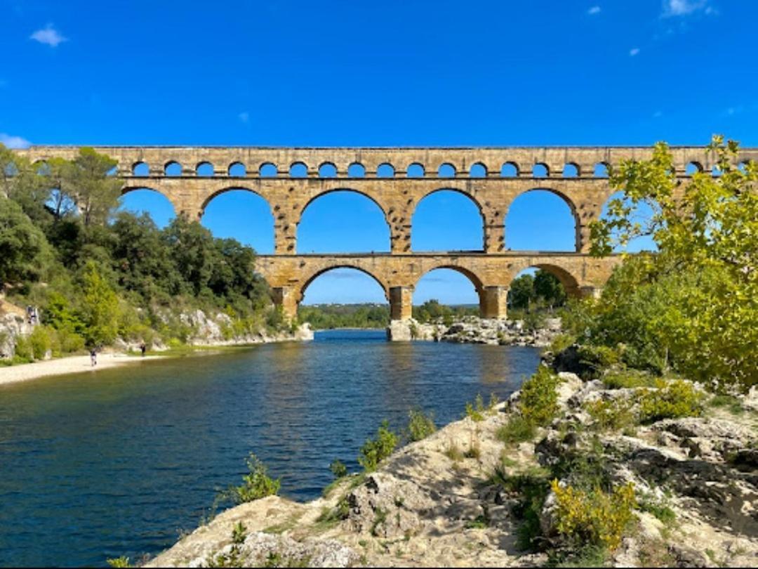 Maison De Village Familiale Pont Du Gard, Toit Terrasse, Barbecue, Fibre Vers Pont du Gard Exterior photo